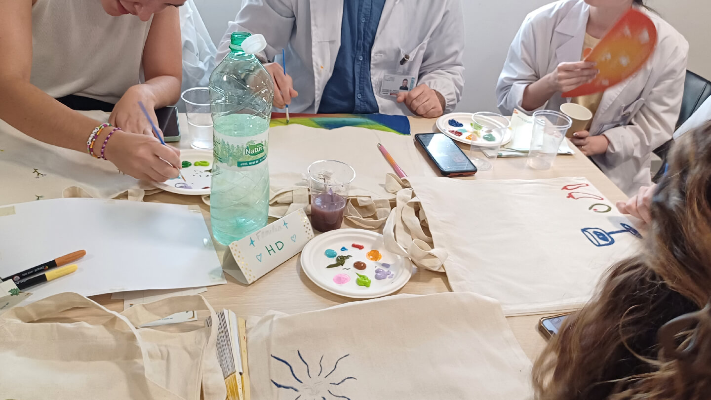 Encuentro emocional y creativo con familias en el Hospital de Día de Salud Mental
